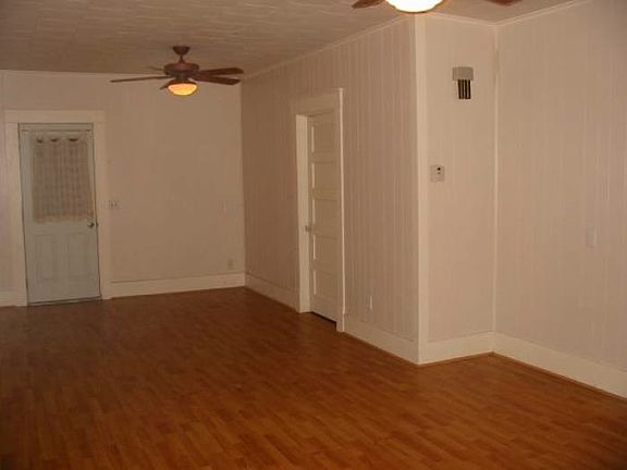 Living Room/Dining Area