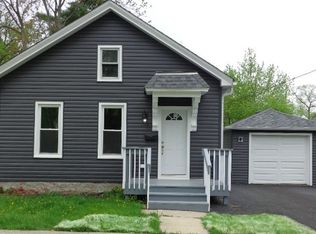 224 Stuart Ave, Aurora, IL 60505