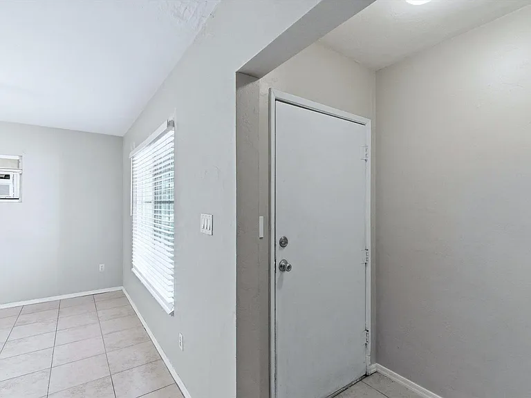 2609 W Morten Ave #1 — Photo 17
