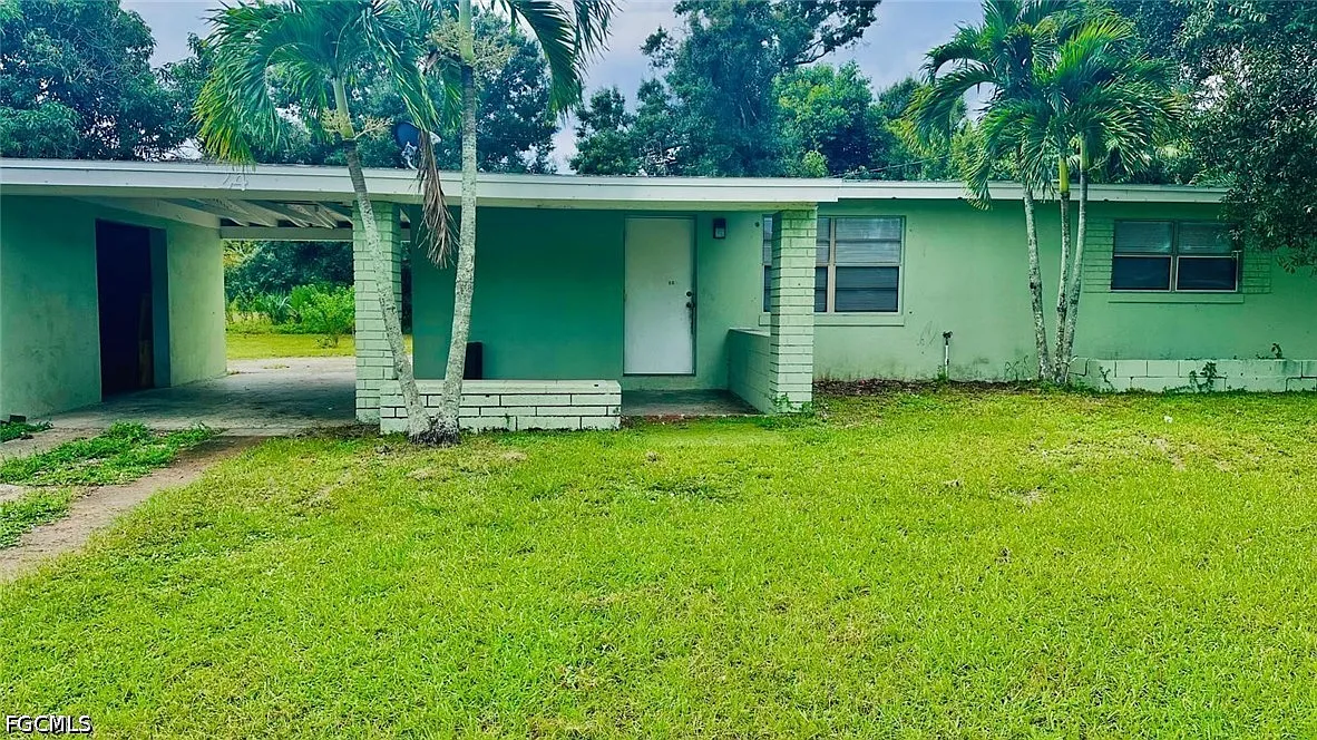 3 bed, 2.0 bath, 1070 sqft, $2,200 — Photo 2