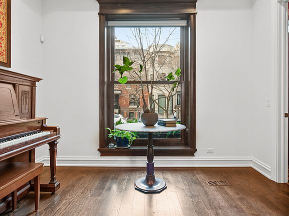 4th image of 41 E Elm St