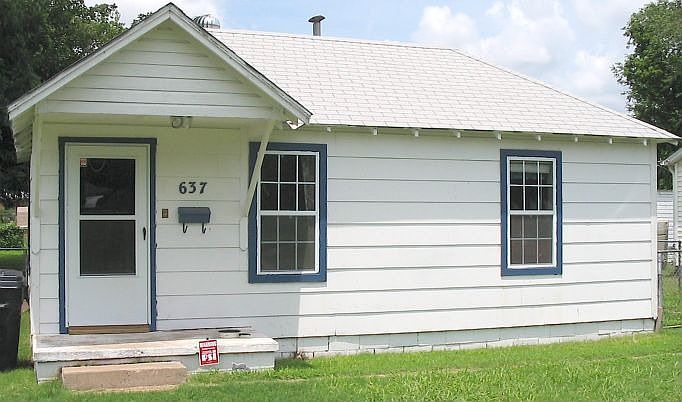 1st image of 637 SE 35th St