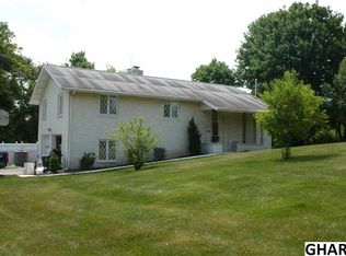 1 Persimmon Dr, Boiling Springs, PA 17007