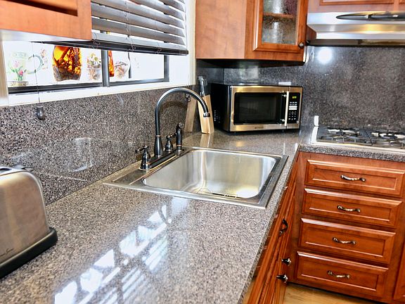 5th image of 808 Leverett Ave