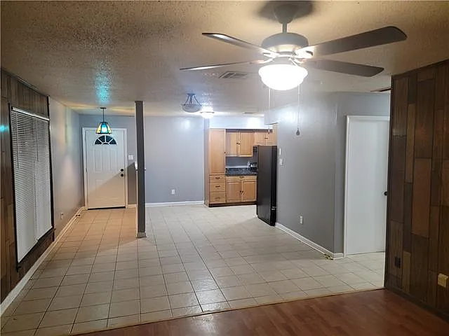 3 bed, 2.0 bath, 1200 sqft, $1,400 — Photo 3