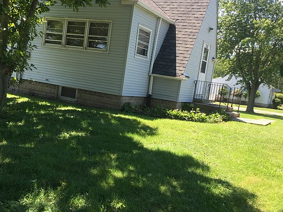 3rd image of 320 W Glengate Ave