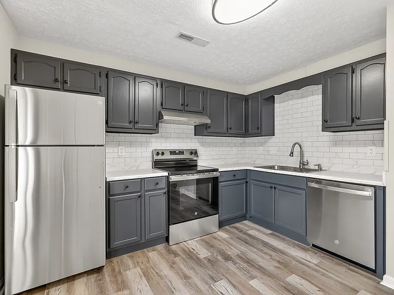 601 E Grundy St #B — Photo 12