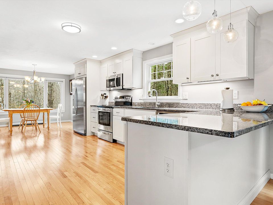 1st image of 3 Hartley Farm Ln