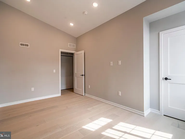 719 Dickinson St #2G — Photo 11