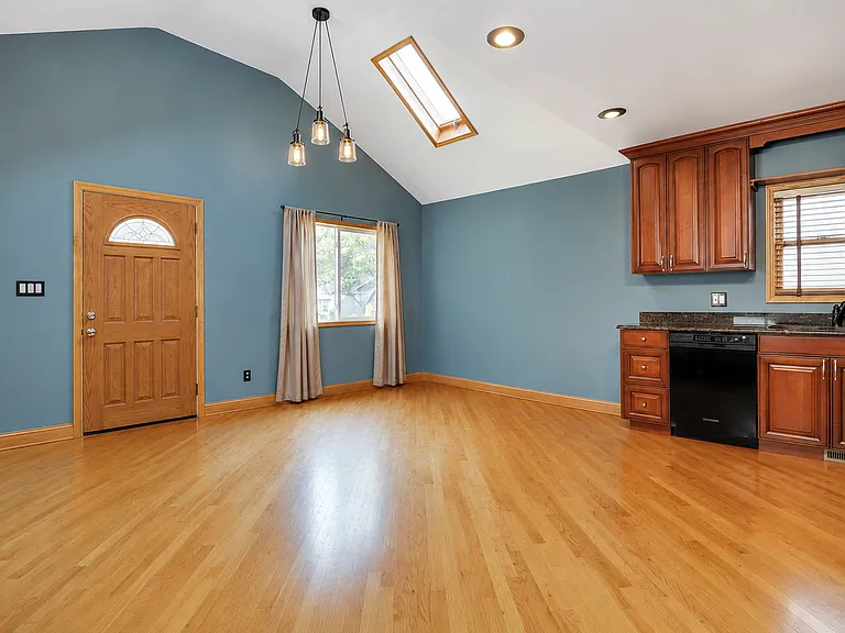 134 Washington Ave — Photo 2