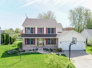 614 Old Farm Rd, Bloomington, IL 61704