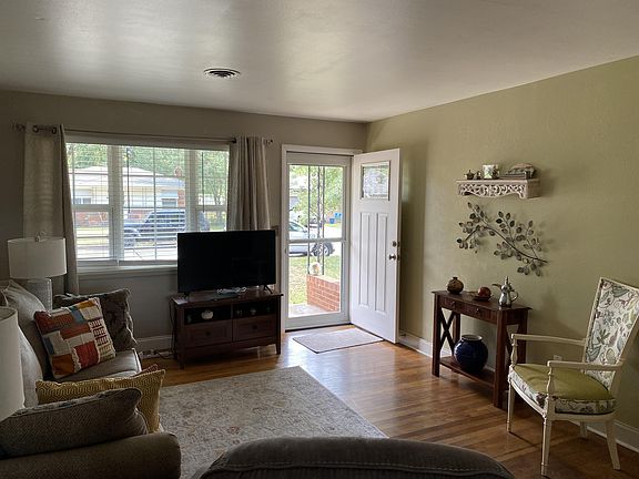 3rd image of 102 S Sherry Ave