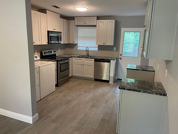 5th image of 1103 E Voorhis Ave APT A