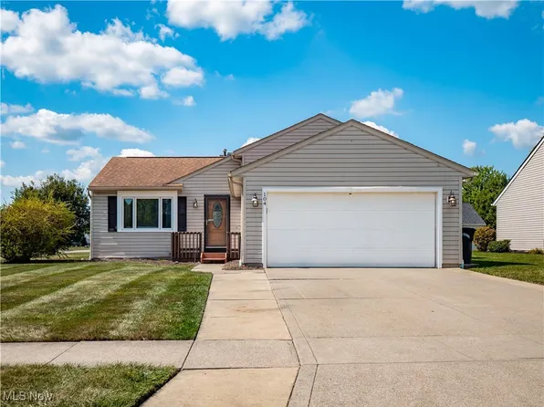 104 Falcon St, Elyria, OH 44035