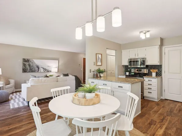 997 Heritage Ct E, Vadnais Heights, MN 55127