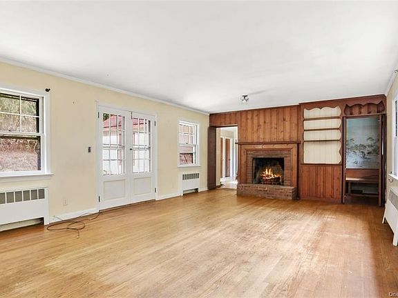 4th image of 340 Sarles Ln