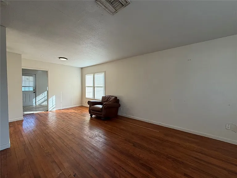 1545 Lea Ln — Photo 4