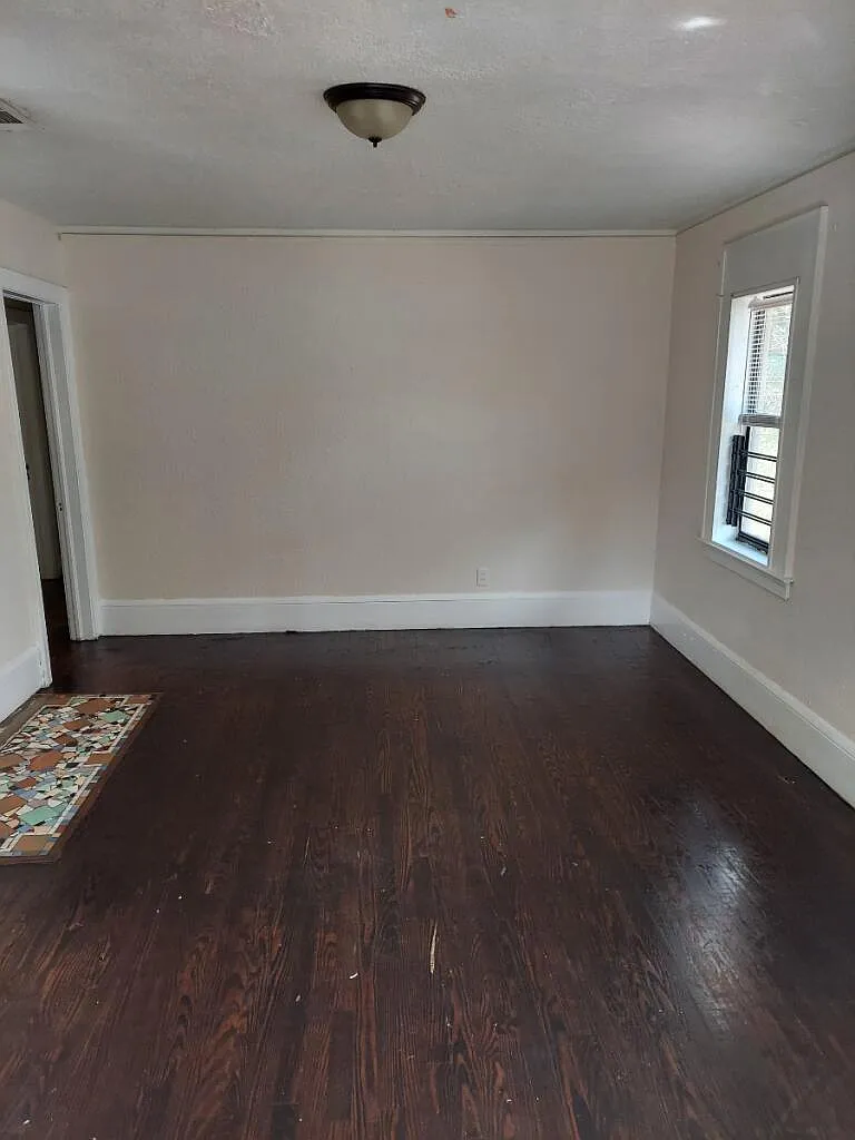 1031 Frazier St — Photo 3