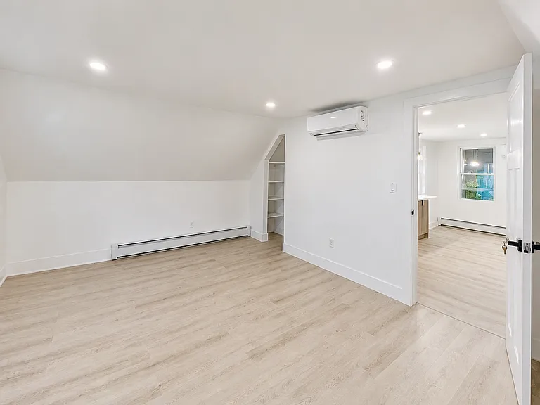 86 Adams St — Photo 2