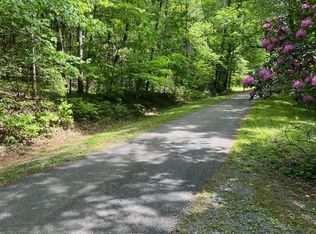 3 Upper Pond Rd, Ellijay, GA 30540