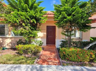 20869 NW 4th St, Pembroke Pines, FL 33029
