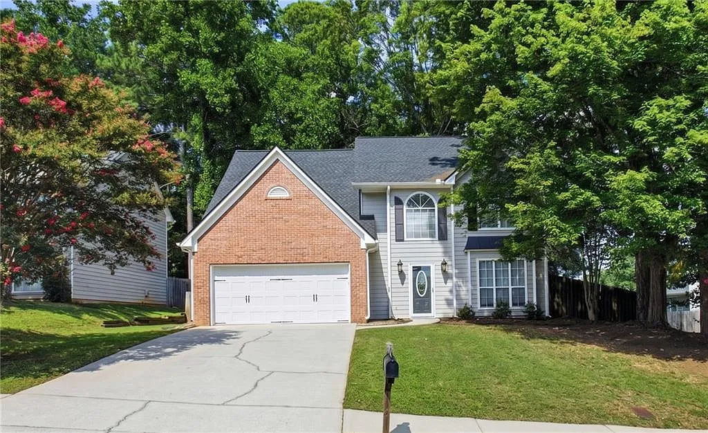 3 bed, 2.5 bath, 2455 sqft, $2,600 — Photo 1