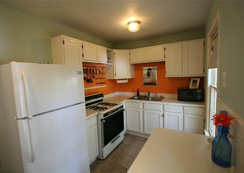2nd image of 1404 W 29th St #B