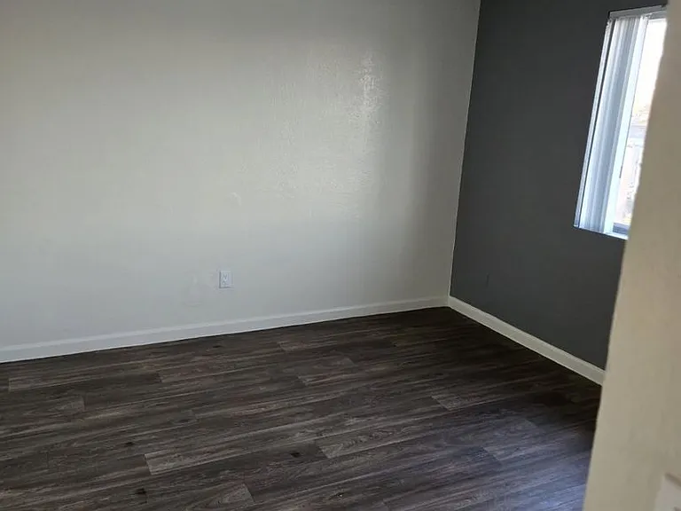 2344 W Devonshire Ave — Photo 3