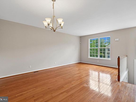 4th image of 278 Yorktown Ct