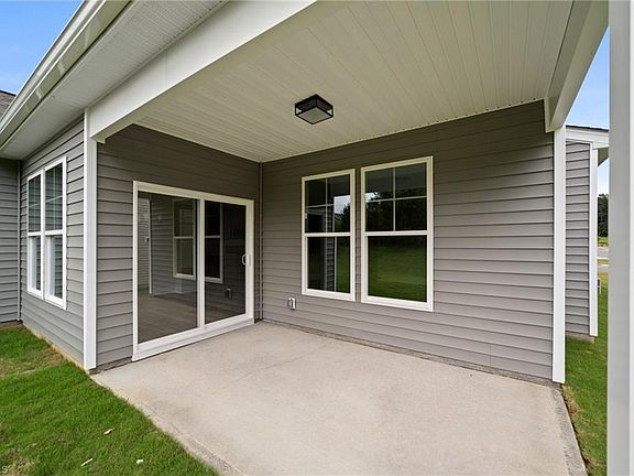 3rd image of 740 Brooklet Ct