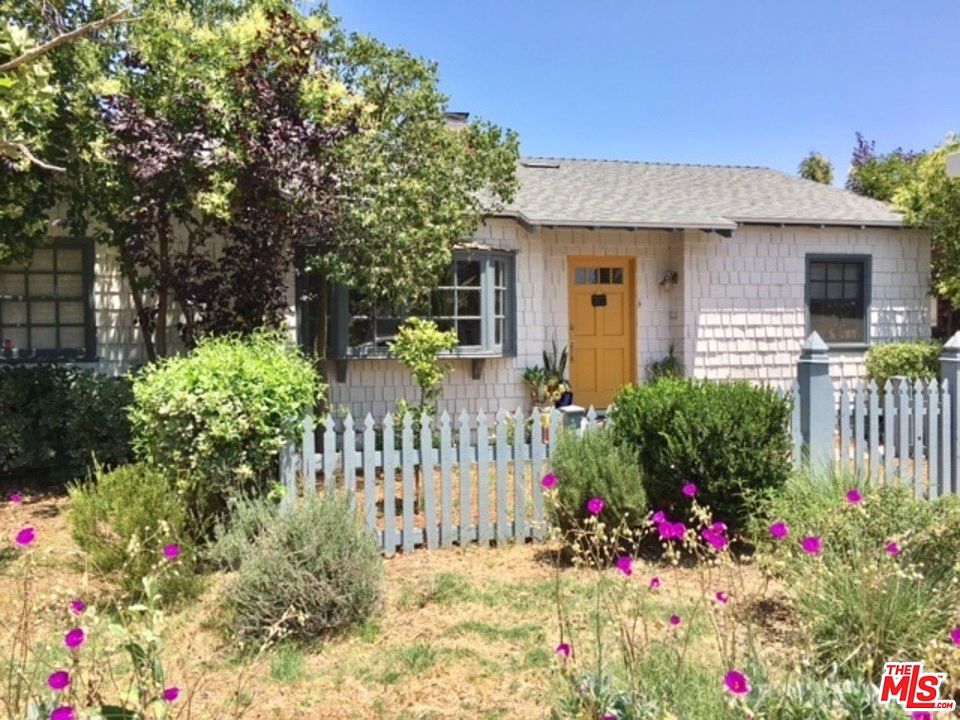 1st image of 14217 Emelita St