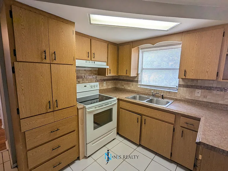 3544 Harvard Dr — Photo 7