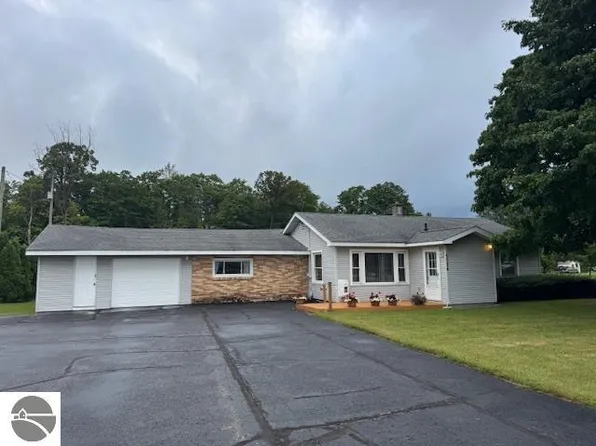 5556 Us Highway 31, Grawn, MI 49637