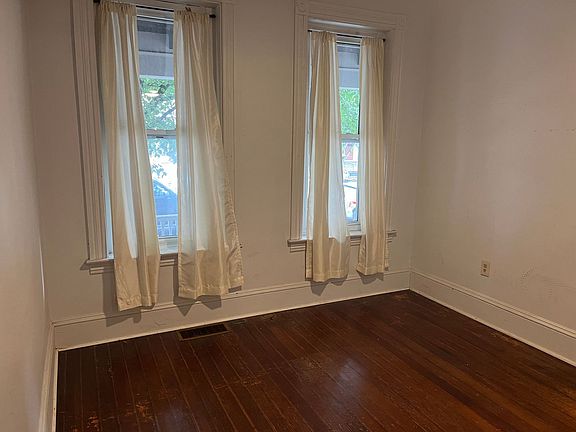 5th image of 562 W Lemon St
