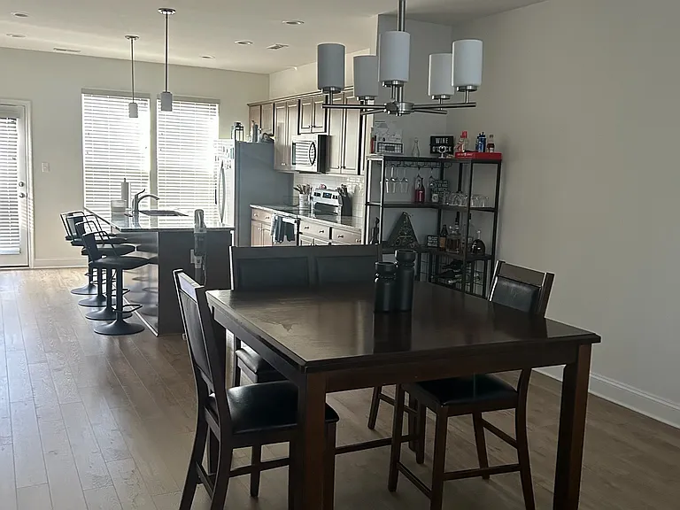 15216 Dunton Ave — Photo 5