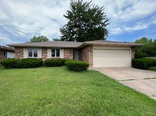 1405 S Lovers Ln, Springfield, MO 65804