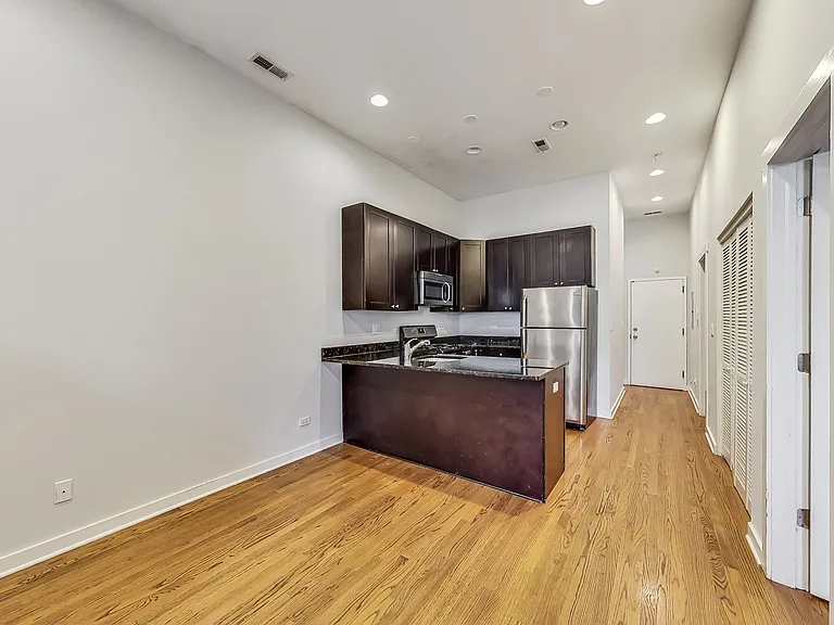 1645 W Huron St #1R — Photo 2