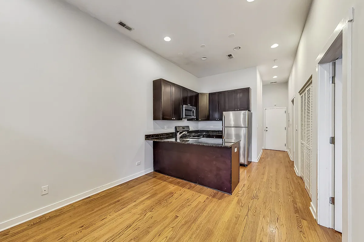 Building Photo - 1645 W Huron St #1R