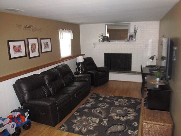 5th image of 305 N Braintree Dr