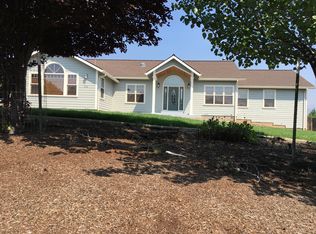 800 Maryhill Cir, Yreka, CA