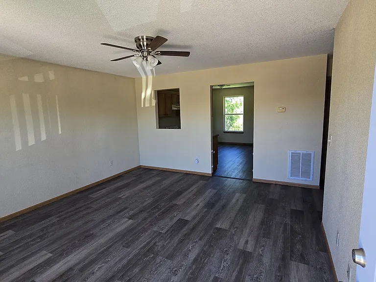 303 W Montgomery St — Photo 2