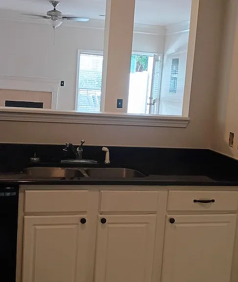 201 Hampton Forest Dr — Photo 6