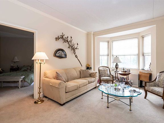 3rd image of 50 Merrick Ave