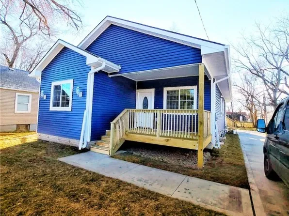 2717 E Elm St, Des Moines, IA 50317