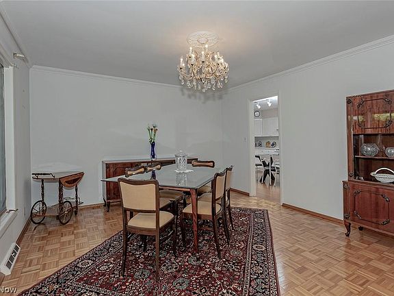 5th image of 29476 Shaker Blvd