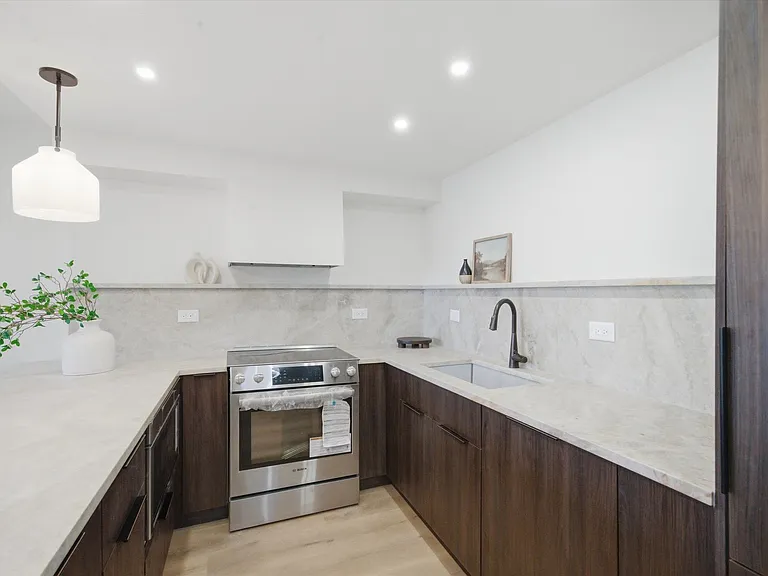 1560 N Sandburg Ter #1210J — Photo 3