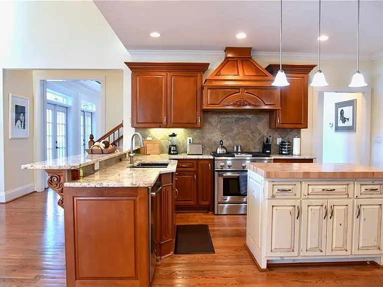 124 Darwish Dr — Photo 2