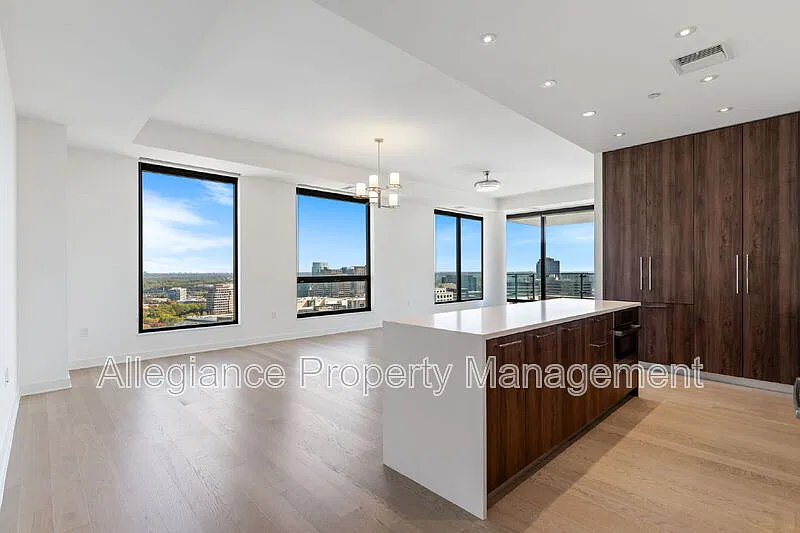 2 bed, 2.5 bath, 1813 sqft, $5,995 — Photo 3