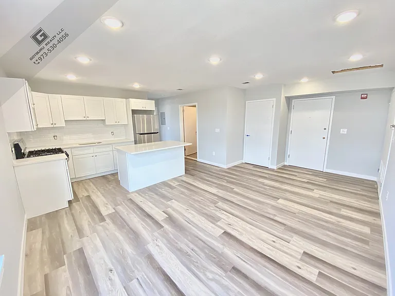 188 21st Ave #302 — Photo 5