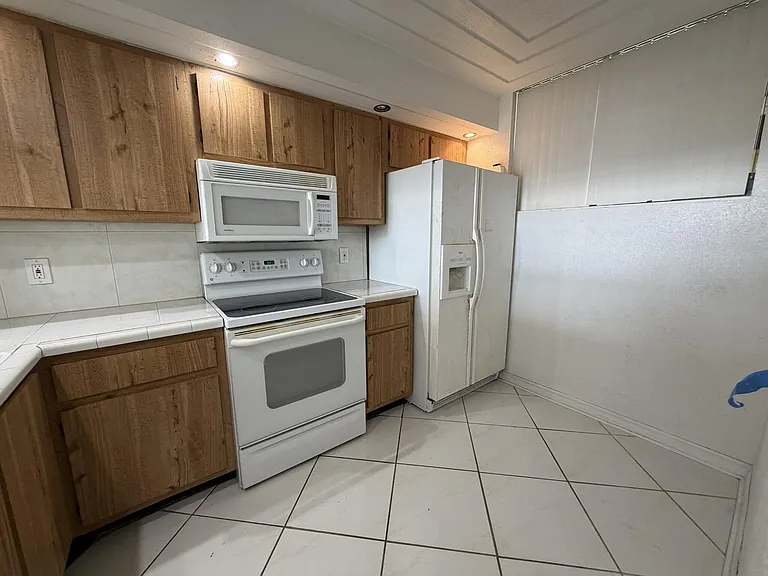 112 Lake Emerald Dr #203 — Photo 9